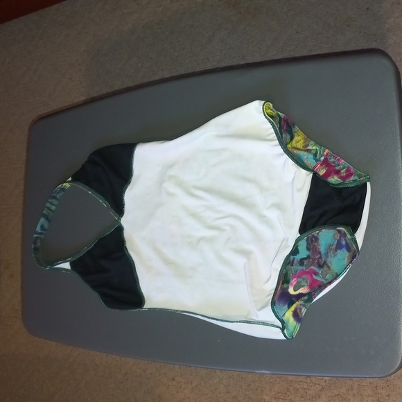 Onzie, Size Small, One-piece Bathing Suit, Like New Condition - Picture 5 of 11